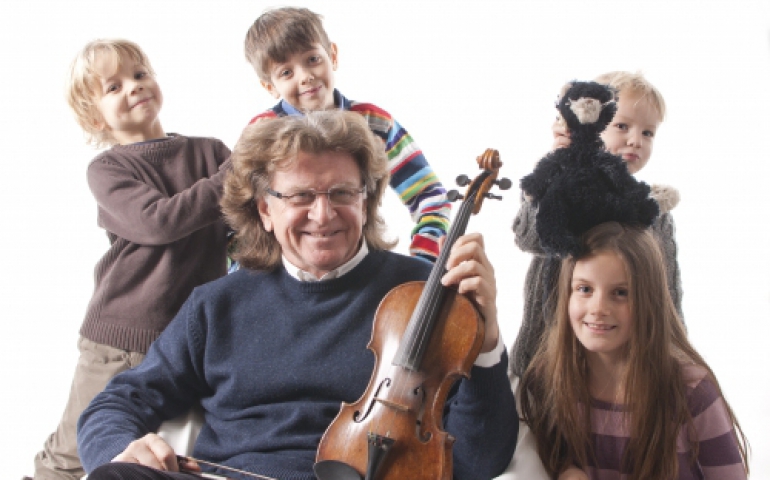 Mówił o sobie, że jest kiepskim dziadkiem. Dziś został patronem krakowskiego przedszkola