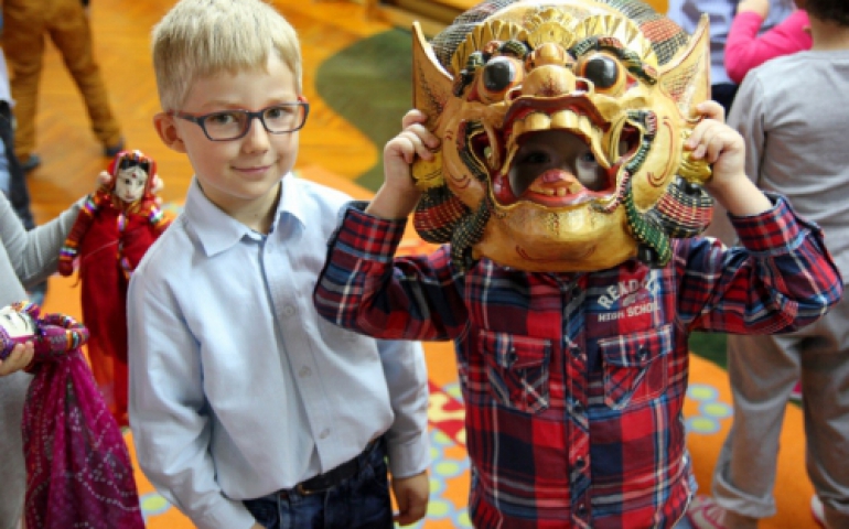 Makiety kolejowe, świąteczne światełka i bateria z cytrusów