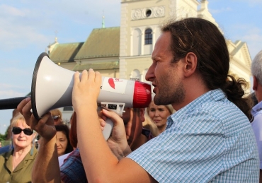 Nie można zamykać szkół z powodu choroby wirusowej [ROZMOWA]