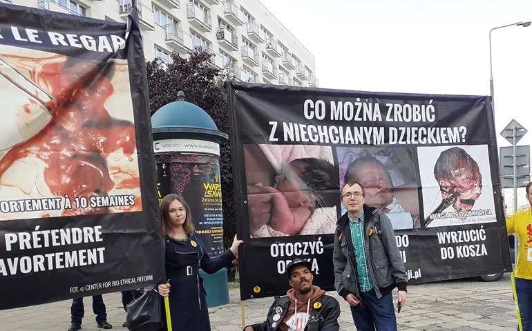 Uczniom puszczono w szkole drastyczny film o aborcji. Wcześniej widzieli go na lekcji religii?