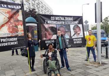 Uczniom puszczono w szkole drastyczny film o aborcji. Wcześniej widzieli go na lekcji religii?