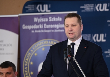 Minister Czarnek dostał sporą podwyżkę. Co z nauczycielami?