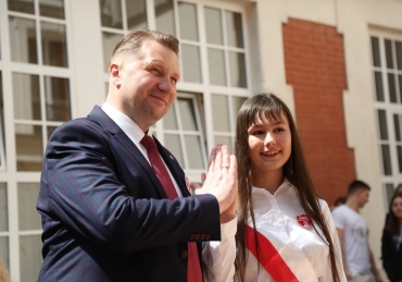 Od fordansera do ministra edukacji. Czarnek zabawiał turystki na parkiecie
