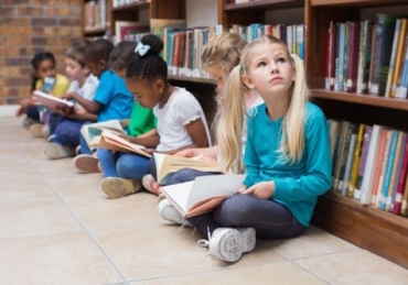  Bibliotekarka pokazała, z jakich książek korzystają uczniowie. To wstyd!