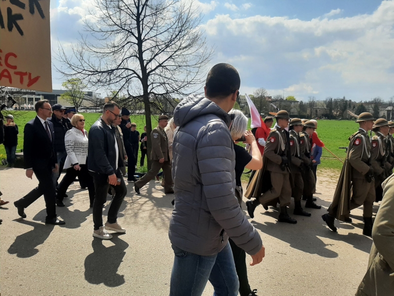 Tak czy owak z panią Nowak. W Krakowie maszerowali nie tylko uczniowie