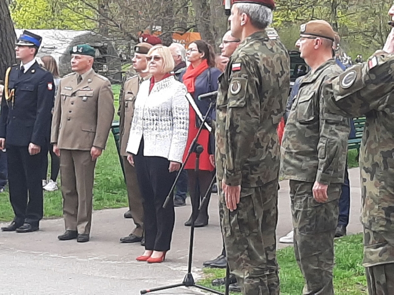 Tak czy owak z panią Nowak. W Krakowie maszerowali nie tylko uczniowie