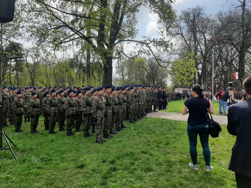 Tak czy owak z panią Nowak. W Krakowie maszerowali nie tylko uczniowie