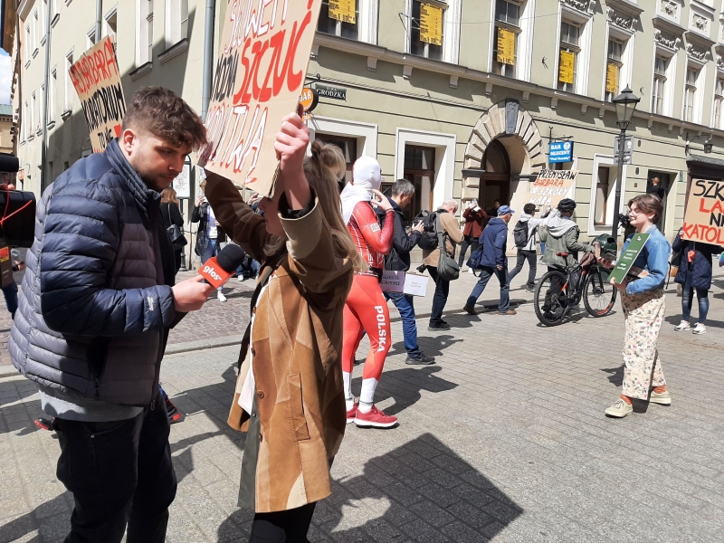 Tak czy owak z panią Nowak. W Krakowie maszerowali nie tylko uczniowie