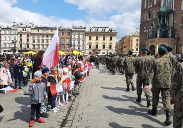 Tak czy owak z panią Nowak. W Krakowie maszerowali nie tylko uczniowie