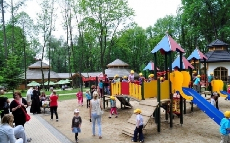 Na karuzeli, w teatrze i w pociągu