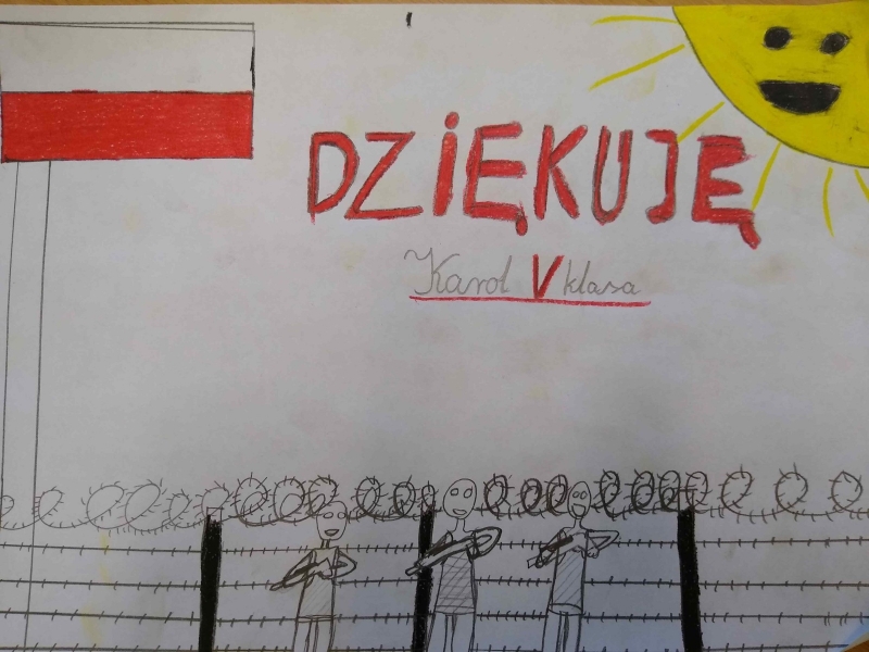 Dzieci rysują dla obrońców granic. “Podłączymy bramę do prądu i się skończy”