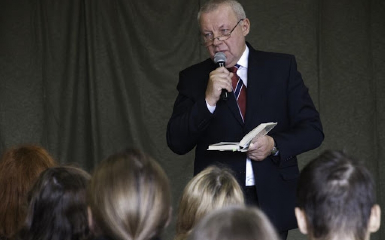 Nikt nie zmuszał uczniów do oglądania filmu o aborcji, mogli zamknąć oczy - tłumaczy dyrektor liceum
