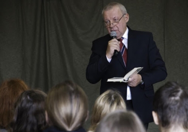 Nikt nie zmuszał uczniów do oglądania filmu o aborcji, mogli zamknąć oczy - tłumaczy dyrektor liceum