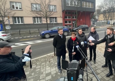 Cyrk nie kuratorium. Barbara Nowak uciekła przed posłami na pracę zdalną?