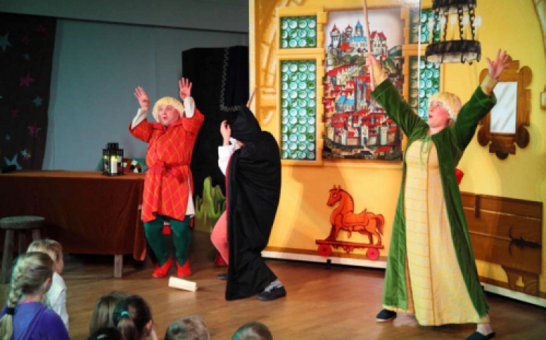 Strażnicy zaczarowanej księgi