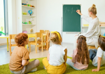 Od dziś obowiązują nowe stawki wynagrodzenia nauczycieli. O ile wzrosną pensje? 
