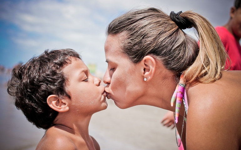 Naukowcy dowiedli, że synowie szkodzą matkom bardziej niż córki