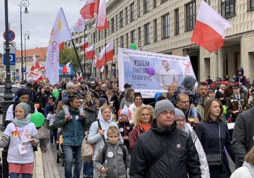 Barbara Nowak: Rodzina to mężczyzna i kobieta, bo tylko oni mogą urodzić dzieci