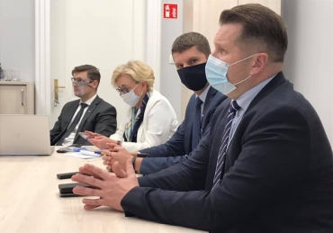 Nocny komunikat MEN. Straszą nauczycieli konsekwencjami za udział w protestach