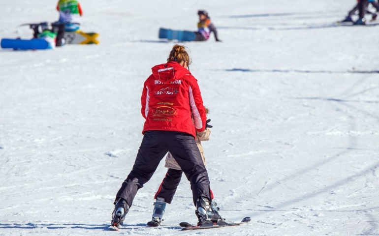 Połamał sześciolatkowi obie nogi i uciekł