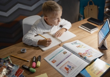 Rząd zamyka szkoły przed świętami. Co ze świetlicami, szkołami specjalnymi i przedszkolami?