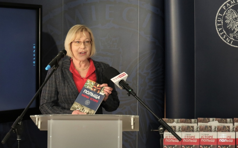Barbara Nowak nadal prowadzi antyszczepionkową działalność. Co na to władze?
