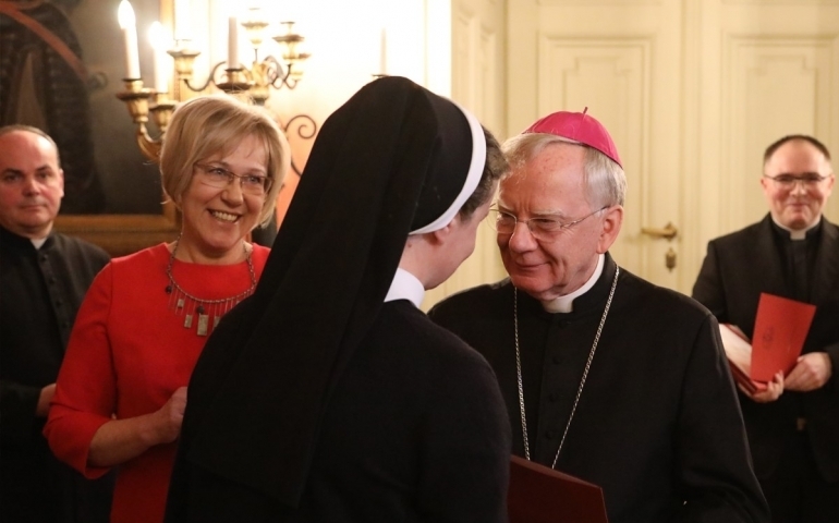 Trwa walka z epidemią, a kurator Nowak mówi o bolszewickiej zarazie i pladze korepetycji