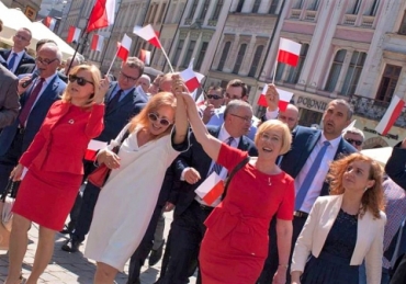 Barbara Nowak przestanie być kuratorem oświaty? Co dostanie w zamian?