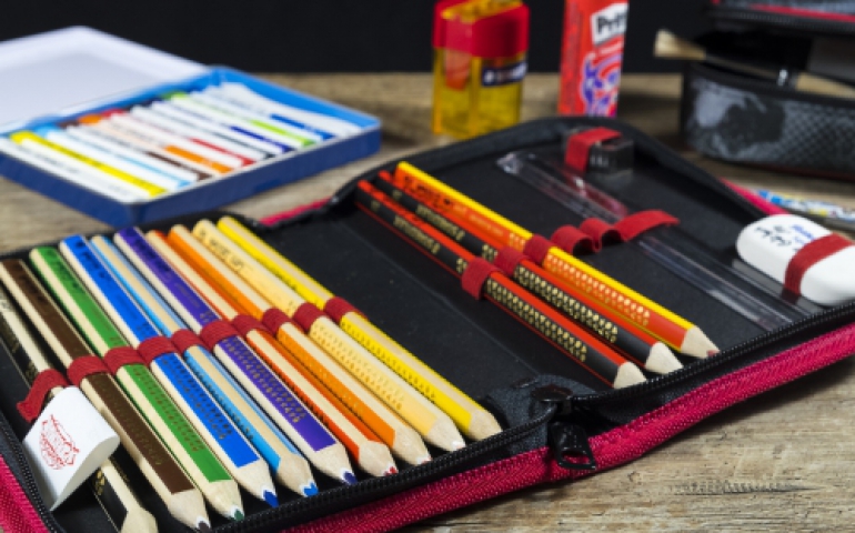 Krakowianie ruszyli po pieniądze na wyprawkę. Komu przysługuje 300 zł?