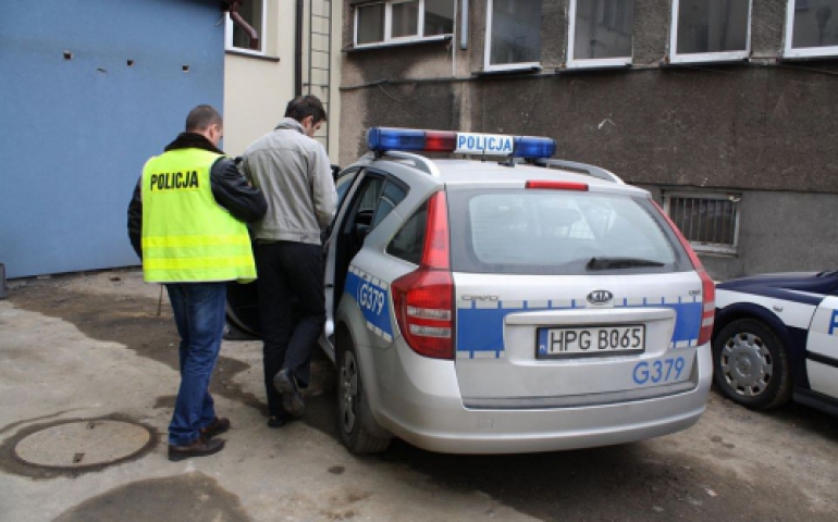 Sprzedały podręczniki i poszły na piwo