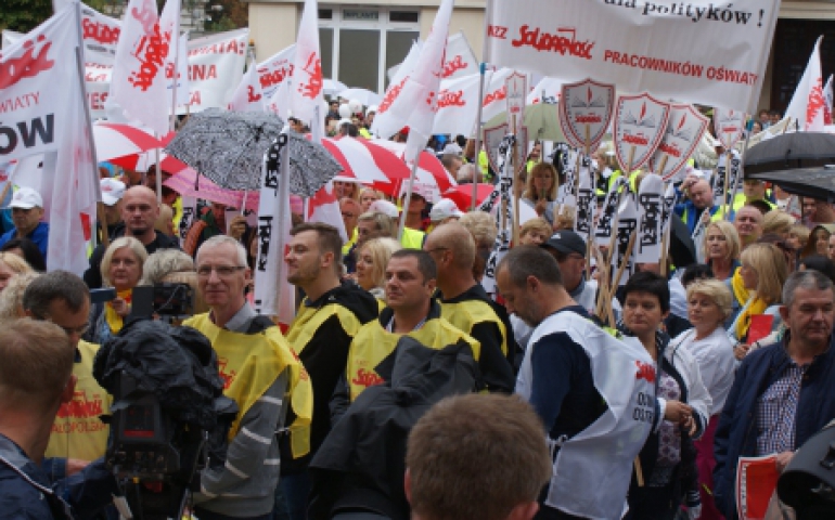  “Solidarność” pokazała minister Zalewskiej czerwoną kartkę
