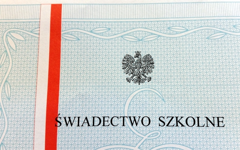 Nauczycielka złożyła do kuratorium skargę na matkę ucznia. Poszło o ocenę na koniec roku
