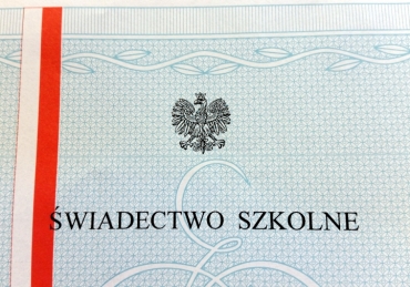 Nauczycielka złożyła do kuratorium skargę na matkę ucznia. Poszło o ocenę na koniec roku