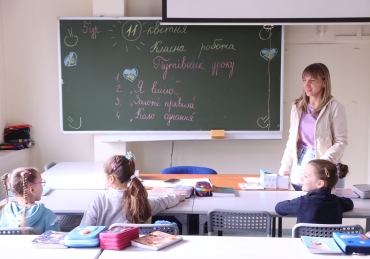 Ukraińscy uczniowie w Polsce. Barbara Nowak mówi o prowokacji i wojnie hybrydowej