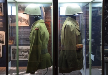 Stój, bo strzelam! Polskie kompanie wartownicze w Niemczech 1945-1989