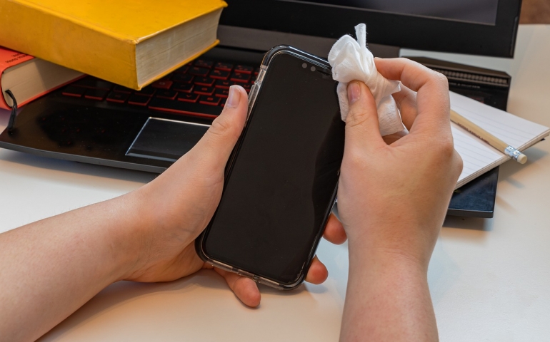 Jak ma wyglądać nauczanie hybrydowe? Którzy uczniowie będą się uczyć stacjonarnie? Znamy szczegóły