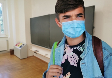 Którzy uczniowi jako pierwsi wrócą do szkół? Co się zmieni na maturze i egzaminie ósmoklasisty?
