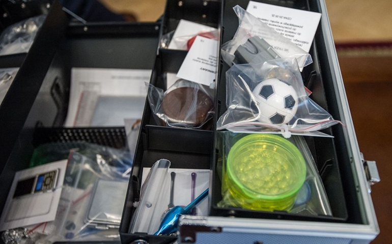 Walizki z narkotykami od marszałka dla rodziców małopolskich uczniów 