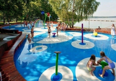 Radny chce wprowadzenia opłat za zabawę na wodnym placu zabaw w Parku Jordana