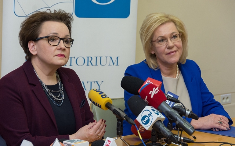 Ponad tysiąc nauczycieli wysłało list do Barbary Nowak. “Wstydzimy się Pani słów i działań”