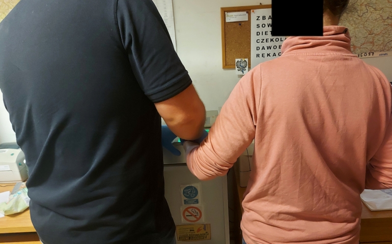 10-latek był więziony w piwnicy przez matkę