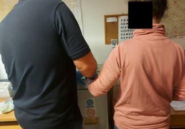 10-latek był więziony w piwnicy przez matkę